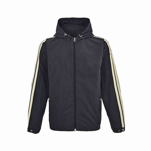 Moncler 25Fw Logo Webbing Nylon JacketThe fabric used is Micro Chic, which also