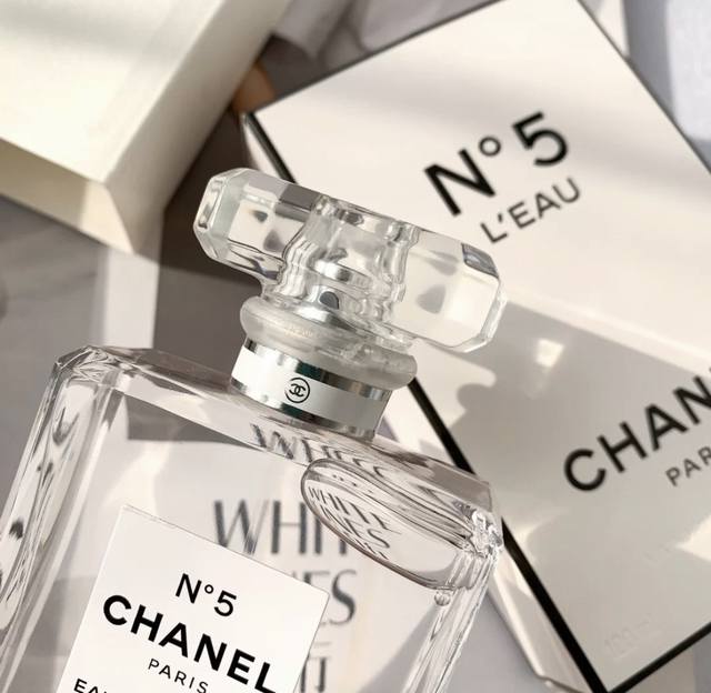 Chanel No. 5 Eau Blanc, a classic, long-lasting fragrance for women. Fragrance: