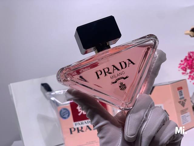 It's truly beautiful! Prada's sophistication is truly beyond words! The contras