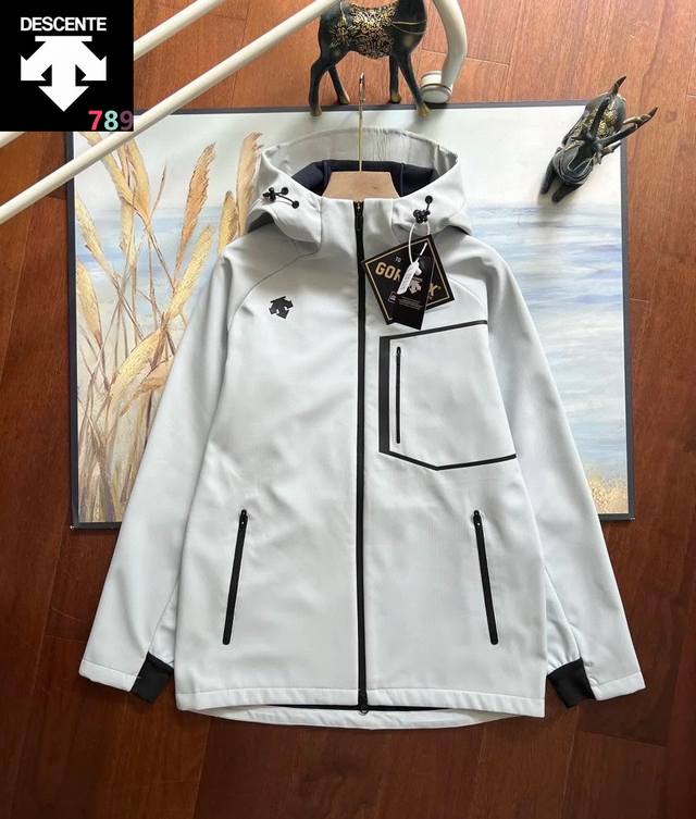 Descente's new autumn men's and women's outdoor fleece mountaineering jacket wit