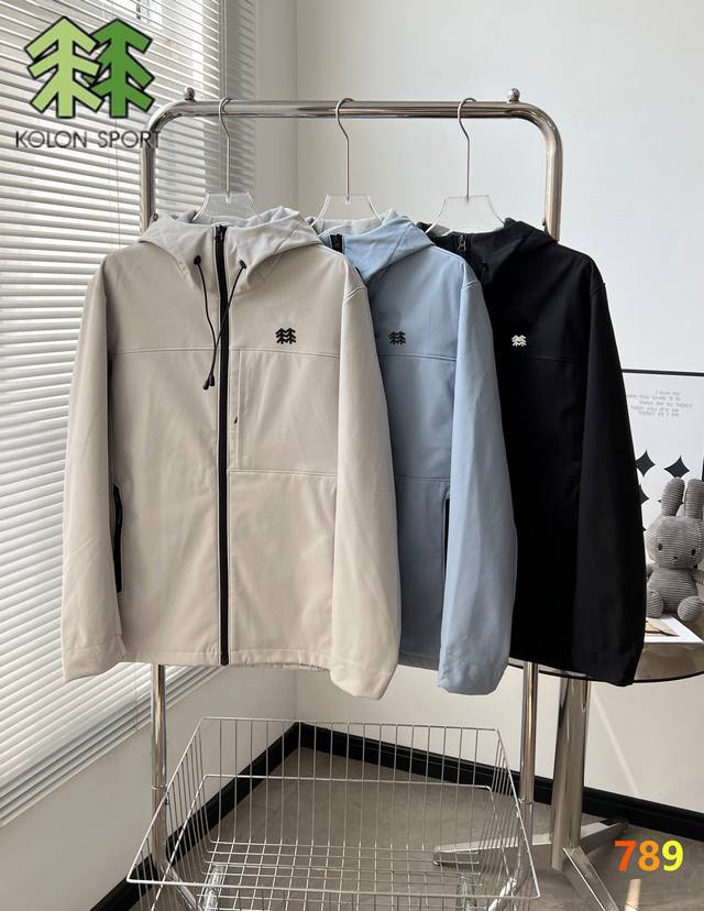 Cologne Waterproof Breathable Softshell Fleece JacketThe new hooded design, non