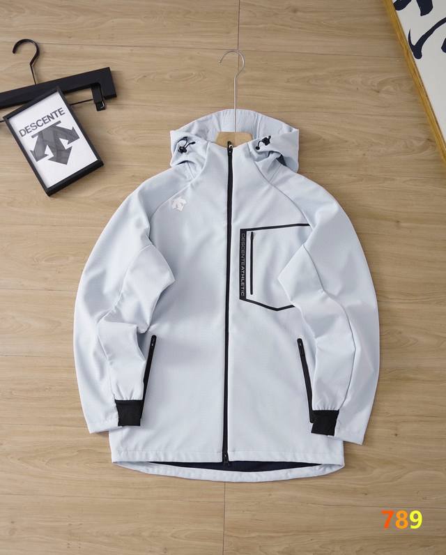 Descente's new autumn men's and women's outdoor fleece mountaineering jacket wit