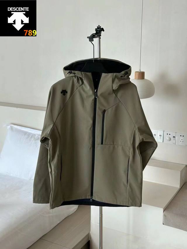 Descente Softshell JacketEven in the era of Arc'teryx's explosive popularity, we