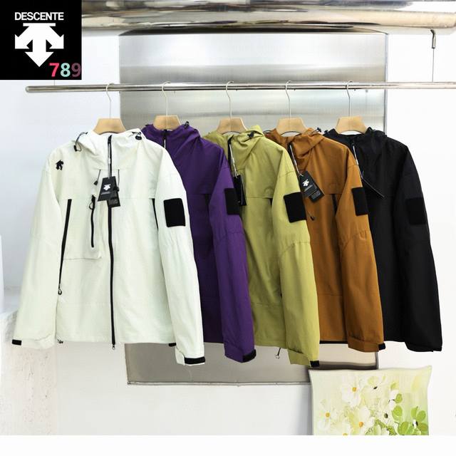 New fall model. Descente jacket, a dynamic American-style functional windbreake