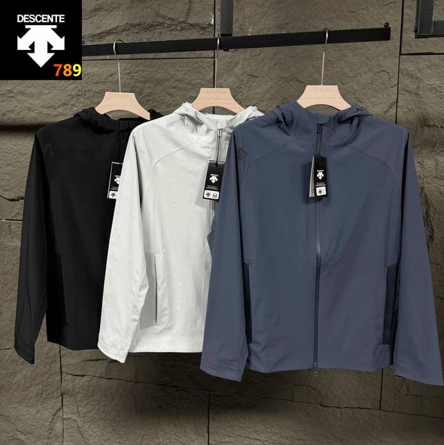 Carefully selected items! Descente men's sports jacket is perfect for both casu