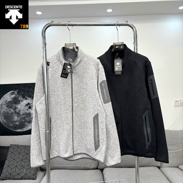 Descente Early Spring Outdoor Stand-Collar Fleece Jacket. Made from premium knit