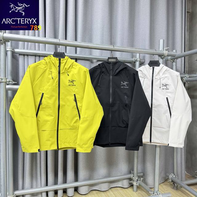 Arc'teryx Arc'teryx three-proof soft shell multi-zipper solid color hooded jacke