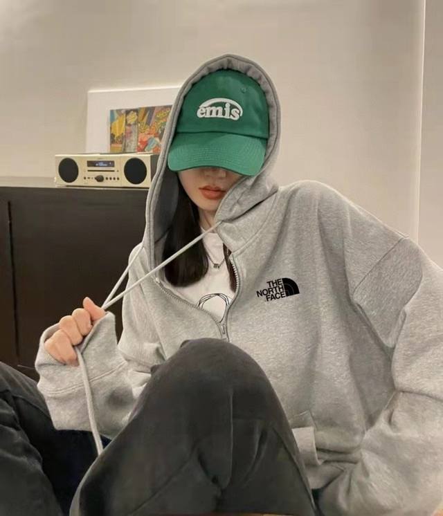 The North Face embroidered simple and versatile drop-shoulder wide cardigan swea