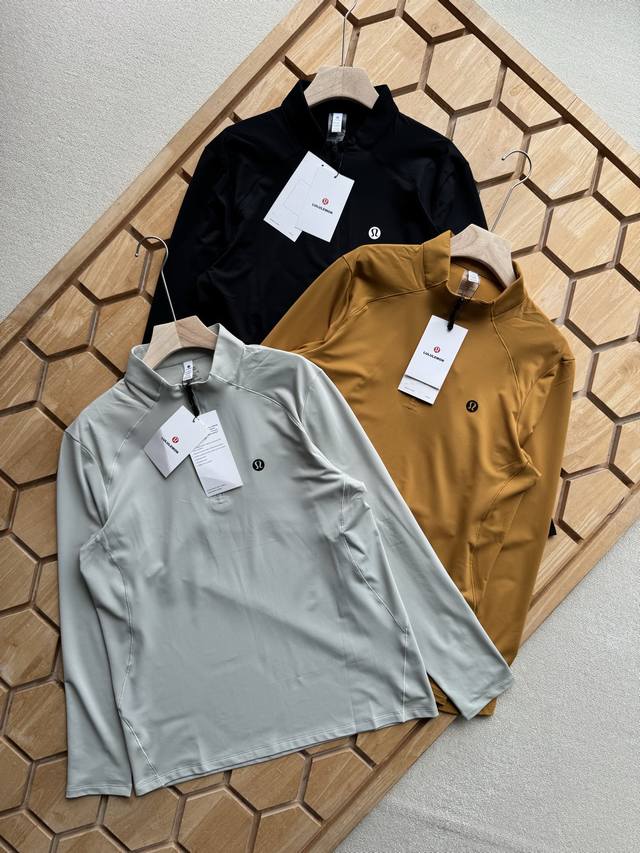 Lulu's mountain-inspired sporty long-sleeve top features a wavy textured fabric