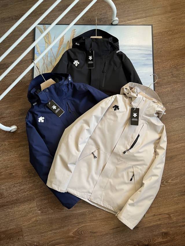 A three-in-one Descente hit. A high-end three-in-one lambswool liner. A must-ha