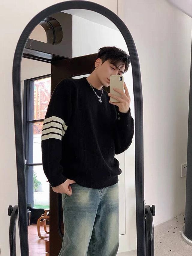 Thom Browne couple's spring, autumn and winter classic four-bar round neck sweat