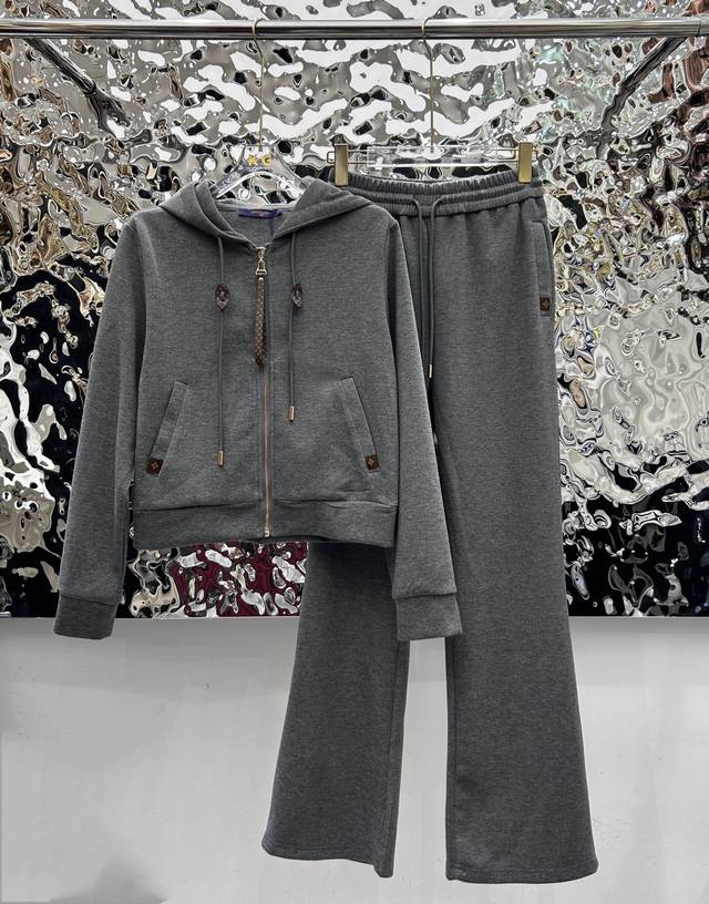 Lv Louis Vuitto* 2025Fw new suits are slimming and stylish, adding an elegant to