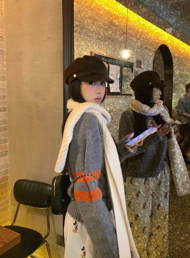 Haute couture thickened versionThe Queen Mother found a sweater that looks great