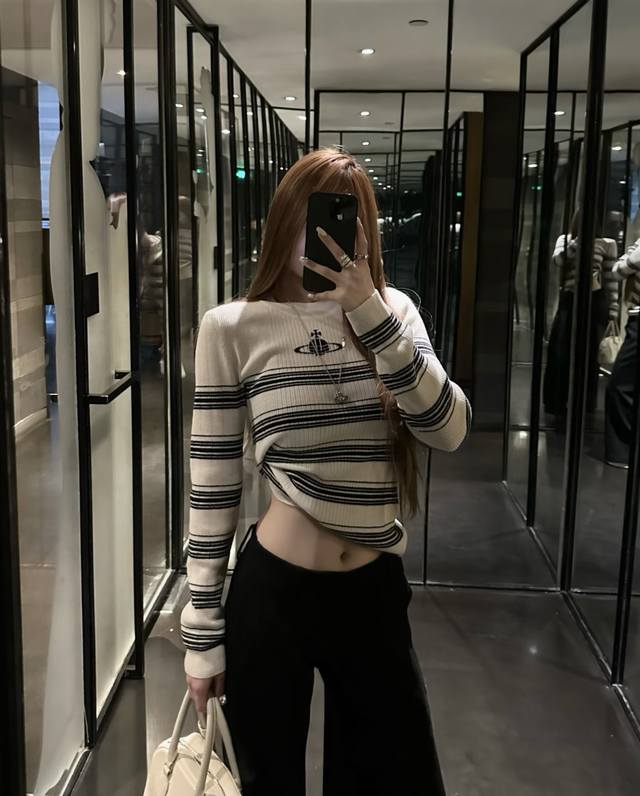 High-end hot-selling item The Queen Mother's early autumn must-have. The Queen M