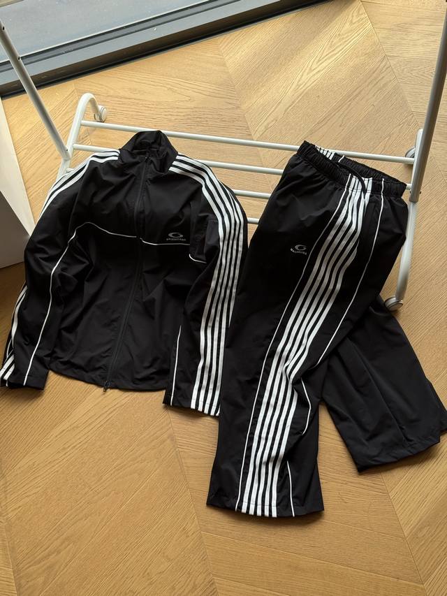Balenciaga 25Fw Tracksuit Jacket with Five Stripes Circular Embroidery. Loose F