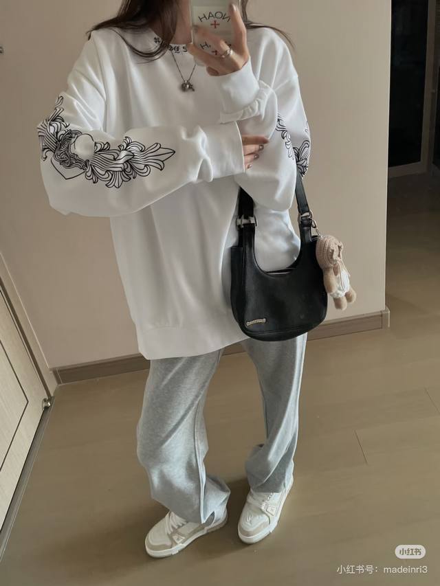 The heart vine is so cool . Clean and stylish