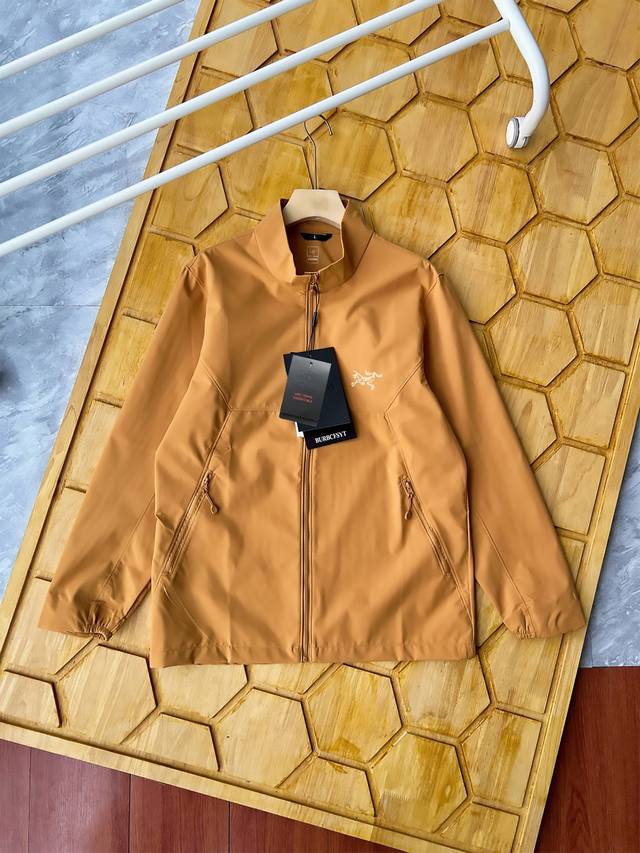 Same style as Arc'teryx! 's new fall 2025 model, a lightweight windproof couple