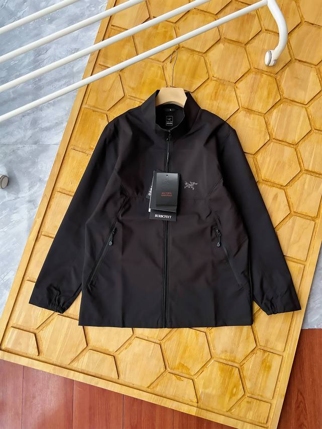 Same style as Arc'teryx! 's new fall 2025 model, a lightweight windproof couple