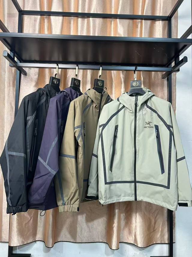 Arc'teryx Hooded Small Logo Functional Outdoor Softshell Jacket One of Arc'teryx