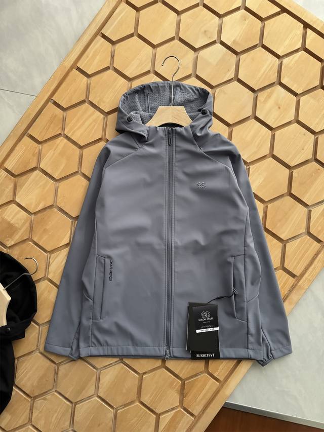 Same style as the Little Woods! 's new fall/winter 2025 collection, a hooded, f