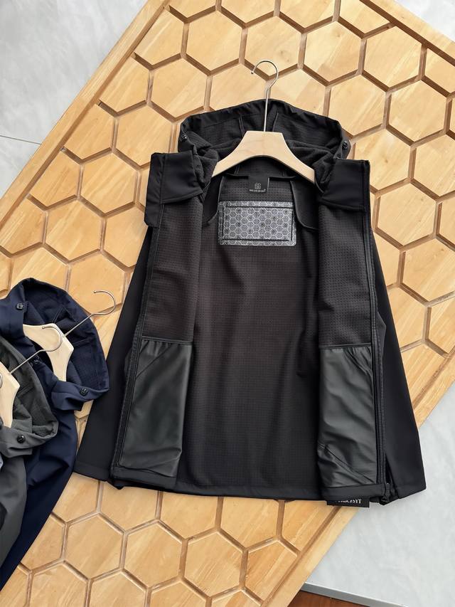 Same style as the Little Woods! 's 25th Fall/Winter new arrival, a hooded, flee