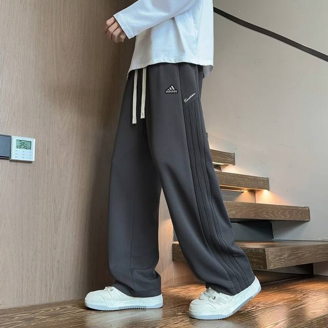 High-quality Adidas 25Ss new autumn sports casual pants in four colors . Loose