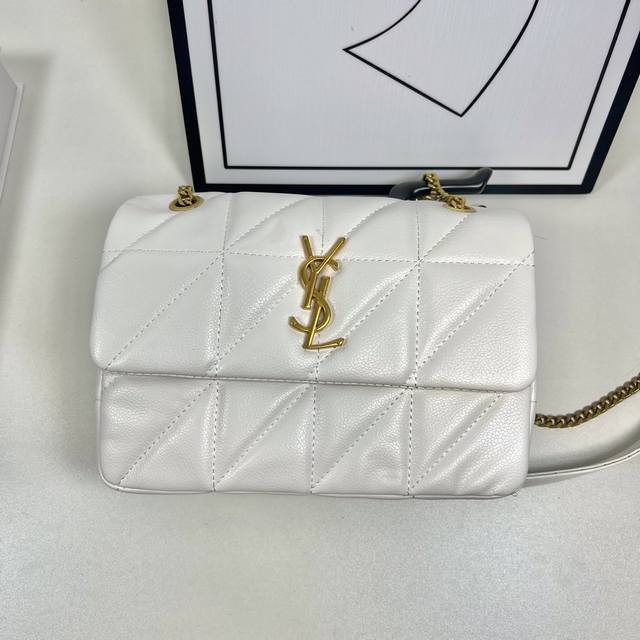 Comes with a custom gift box. Saint Laurent's new bag. . Adjustable chain, can
