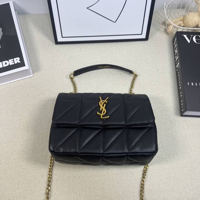 Comes with a custom gift box. Saint Laurent's new bag. . Adjustable chain, can