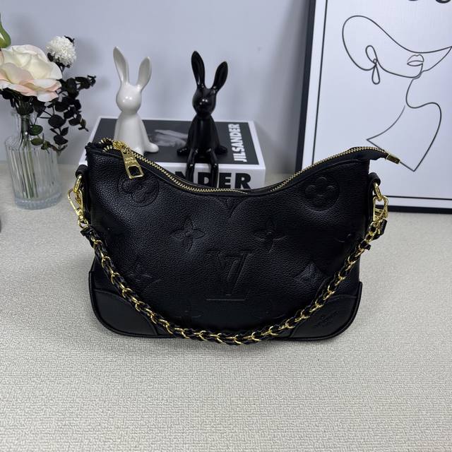 Comes with a designer gift box Louis Vuitton Lv Louis Vuitton's new dumpling ba