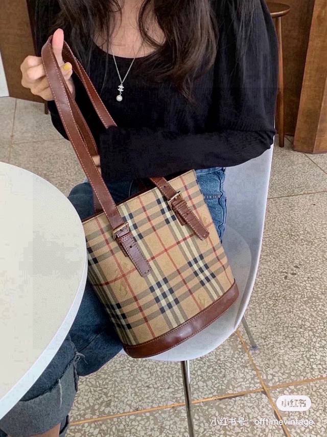 Burberry War Horse Bucket BagThe War Horse and classic check motifs create a ric