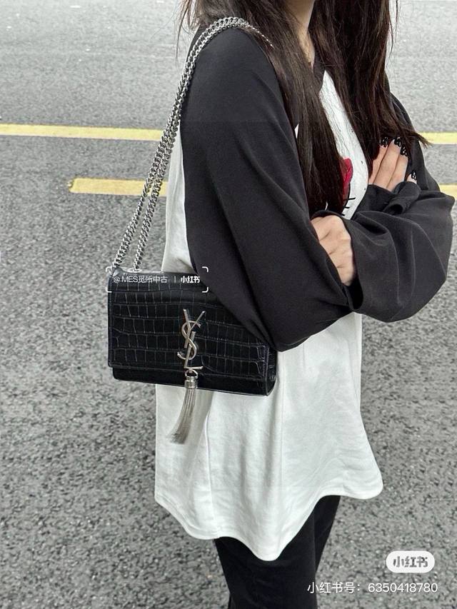YSL Saint Laurent Crocodile Embossed Tassel BagA very classic model from YSL, ve