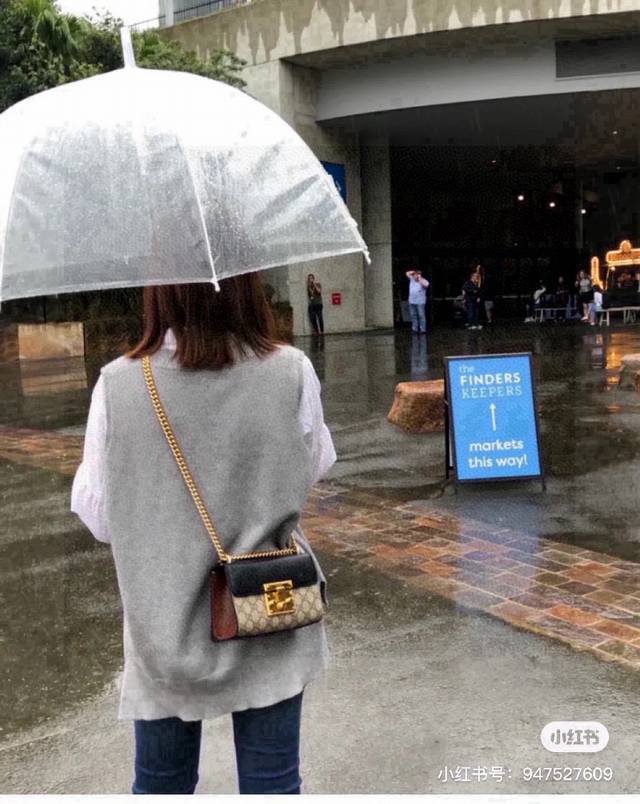 Gucci's Gucci Padlock Moonlight Box Lock Bag draws inspiration from Gucci's orig