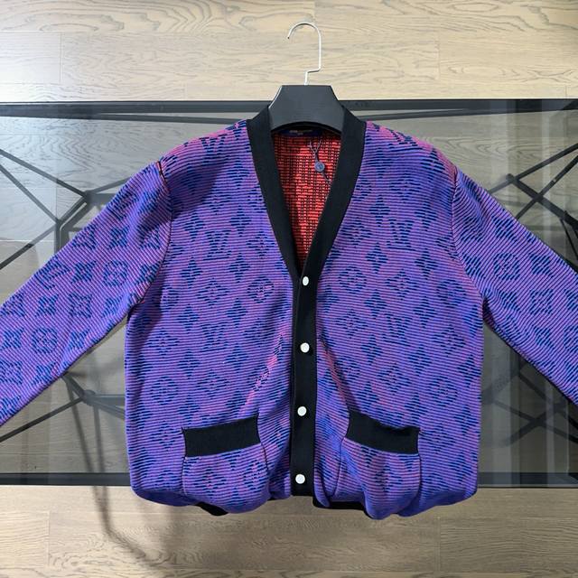Lv Louis Vuitton 2025 Fall/Winter New Letter Gradient Logo Neck Cardigan Sweater