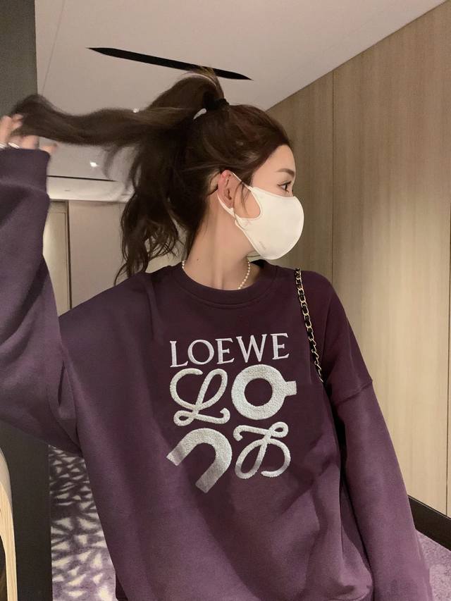 The whole screen is filled with plum flavor You can always trust Loewe#