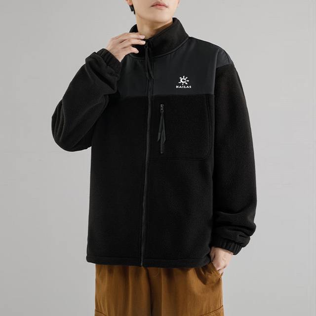 Kailas' new patchwork lambswool jacket, unisex, with a classic logo and fine lam