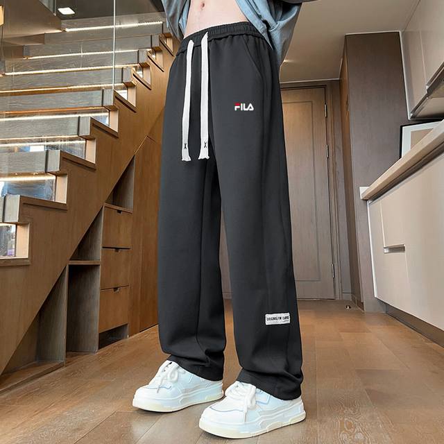 Fila's overseas casual sweatpants, unisex, feature a clean, slimming silhouette,