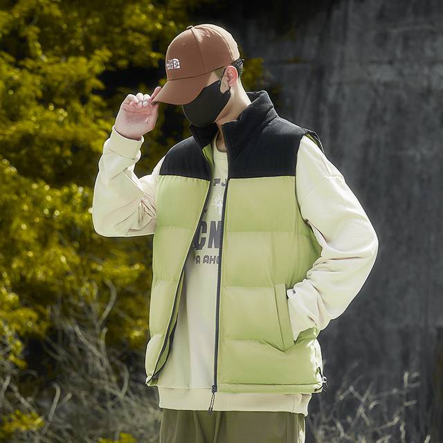 New arrival The North Face's latest solid color zipper pocket classic cotton ve