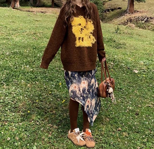 Sandro's lazy-style puppy pullover sweater, a cute round-neck long-sleeved puppy