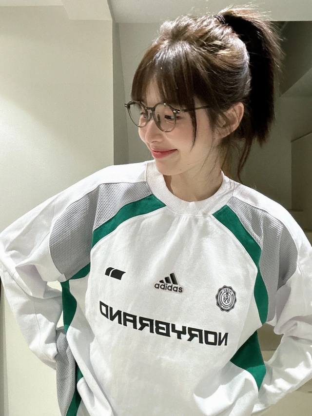 Original quality Adidas color-blocked round-neck sweatshirt, couple style, unise