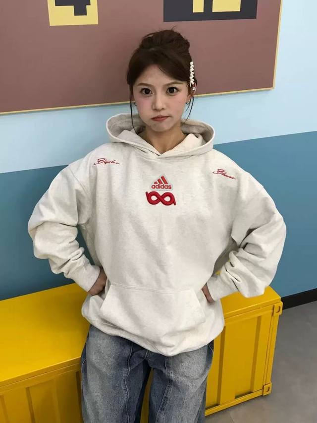 Adidas horizontal 8 three-dimensional broken word embroidered hooded sweatshirt,