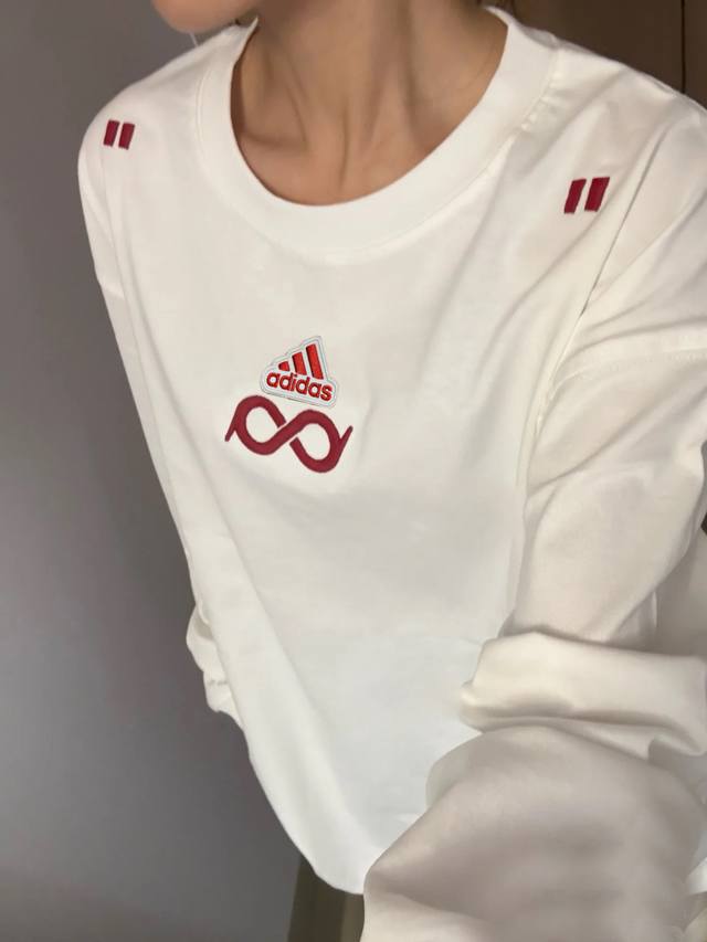 Adidas' new letter-embroidered long-sleeved T-shirt for women, perfect for spri