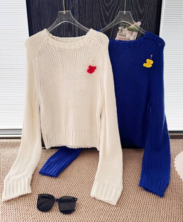 Price: Product Name: Celin* New Arc de Triomphe Brooch Wool Sweater Size: M L C