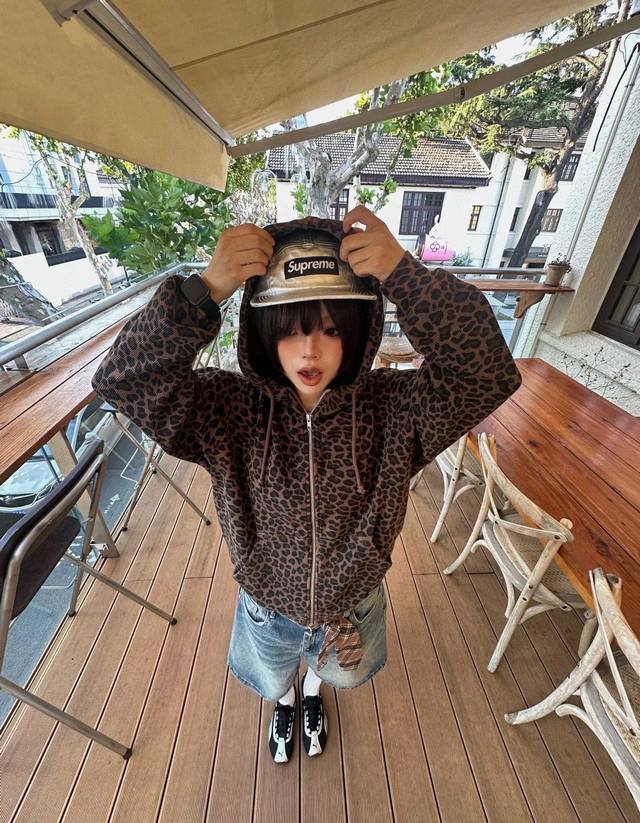 supreme leopard print waffle hooded jacket model information picture#