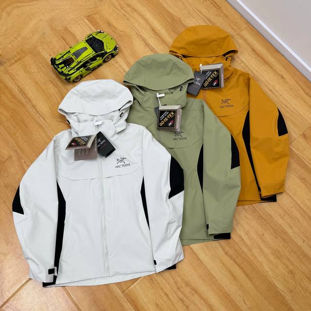 Arcteryx Spring Couple's Waterproof Hooded Jacket. Good things aren't made casua