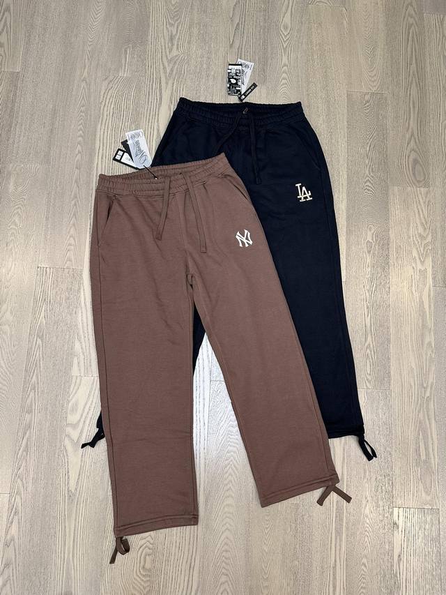 Actual photos show that the entire product is in perfect condition. The workman