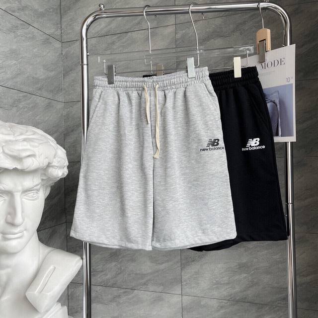 New Balance's evergreen basic sports casual shorts are now on trend. . These at