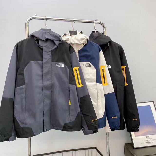 The North Face Tnf North Face counters also sell the same style casual outdoor j