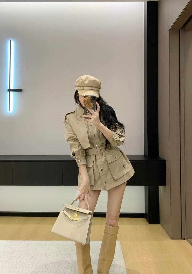 New Arrival Dio* Dior Fw new mid-length trench coat with lapel and belt. Made f