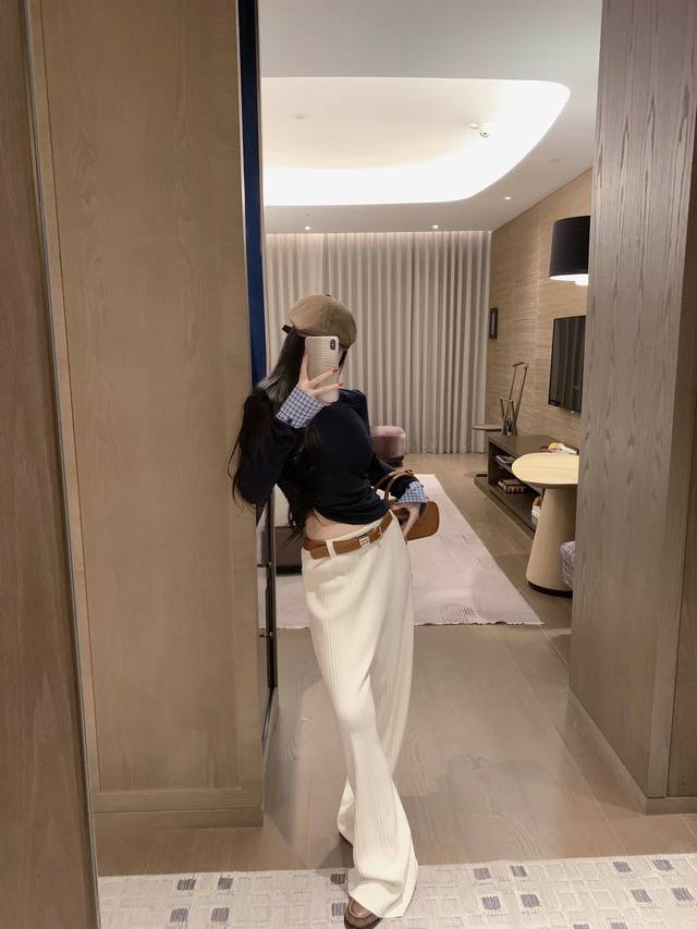 New arrivalMiumiu Miu Miu 25. Autumn new arrival Miu casual knitted pants with