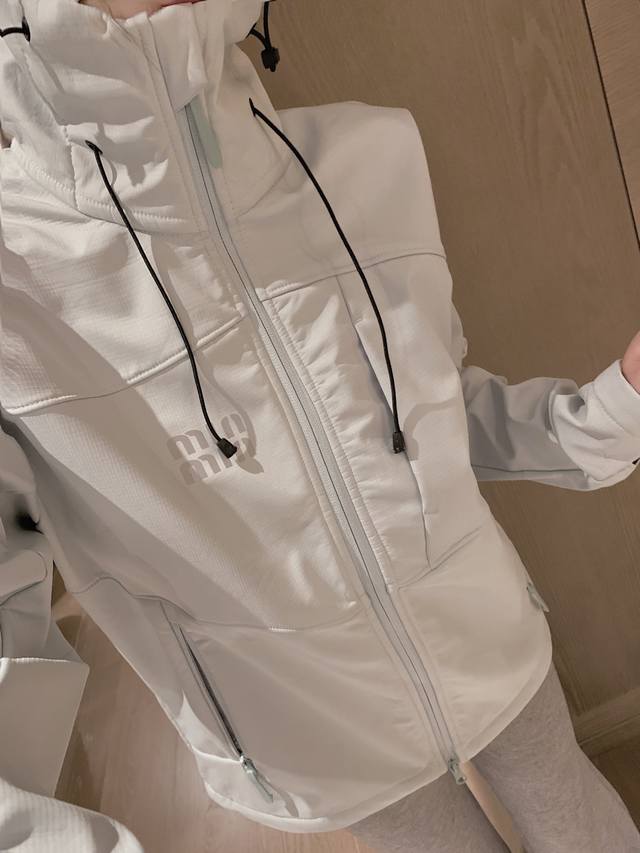 New arrivalMiumiu Miu Miu thickened jacketColor: Blue PinkSize: Sml S size reco